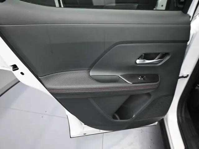 2025 Nissan Kicks SR FWD