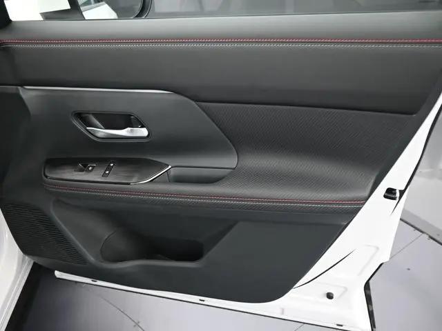 2025 Nissan Kicks SR FWD