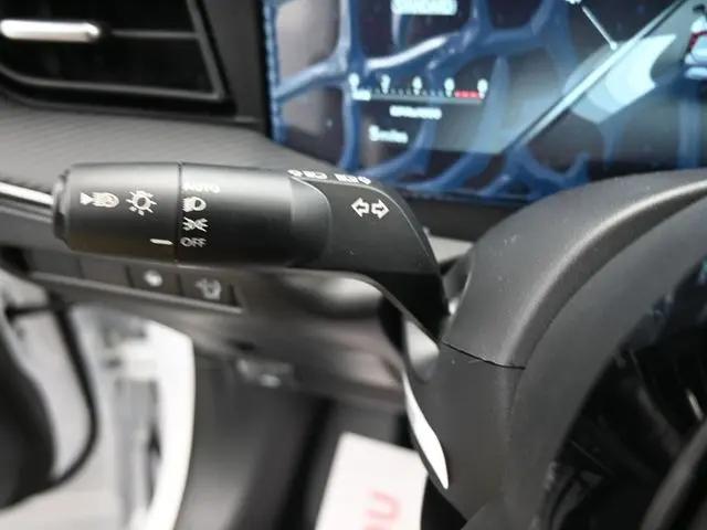 2025 Nissan Kicks SR FWD
