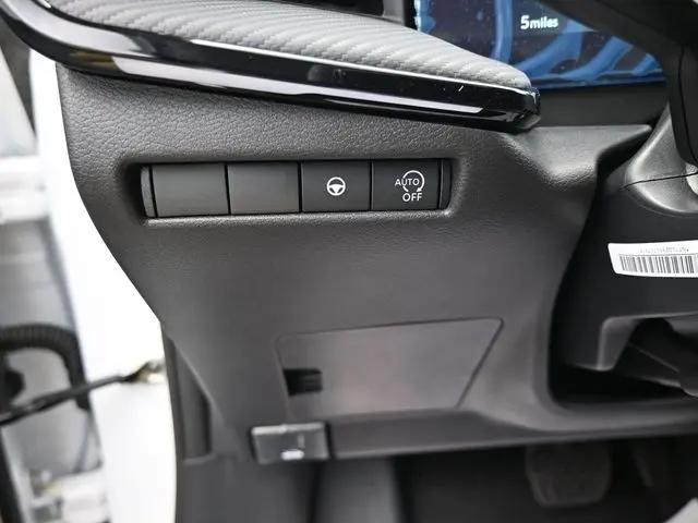 2025 Nissan Kicks SR FWD