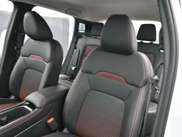 2025 Nissan Kicks SR FWD