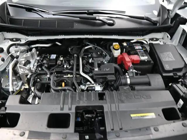 2025 Nissan Kicks SR FWD
