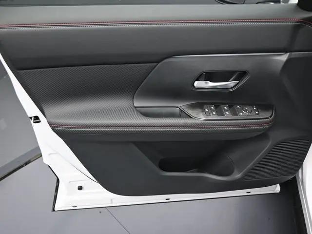 2025 Nissan Kicks SR FWD