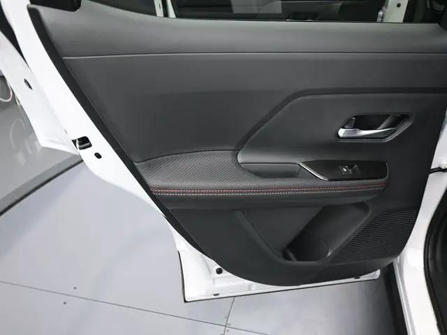 2025 Nissan Kicks SR FWD