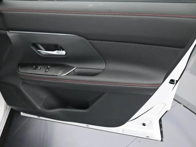 2025 Nissan Kicks SR FWD