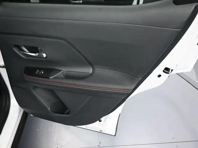 2025 Nissan Kicks SR FWD