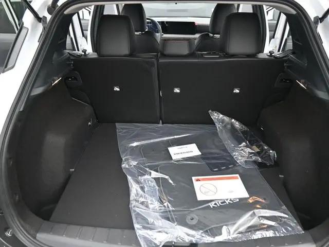 2025 Nissan Kicks SR FWD