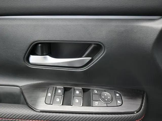 2025 Nissan Kicks SR FWD