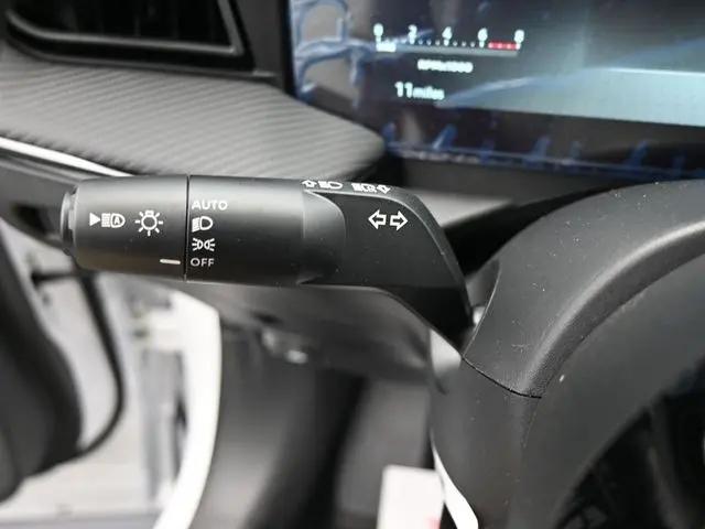 2025 Nissan Kicks SR FWD