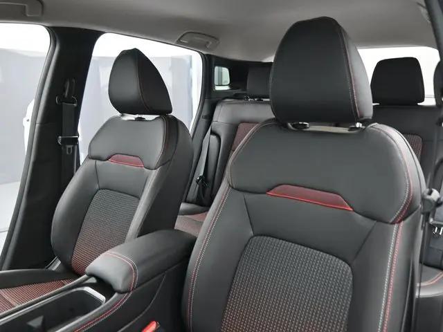 2025 Nissan Kicks SR FWD