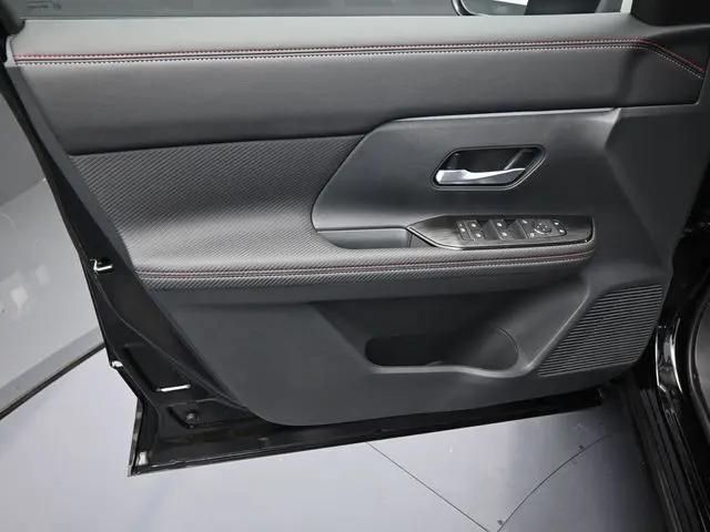 2025 Nissan Kicks SR FWD