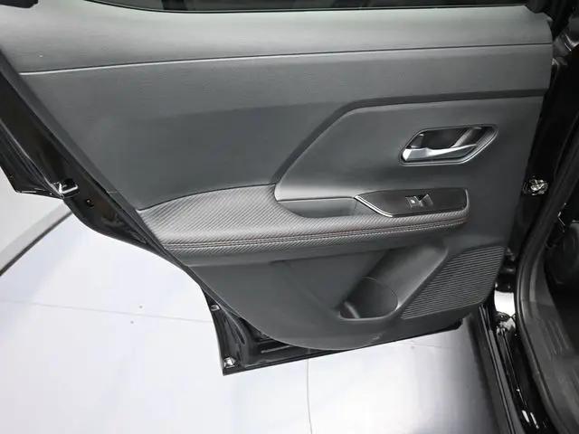 2025 Nissan Kicks SR FWD