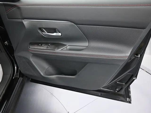 2025 Nissan Kicks SR FWD