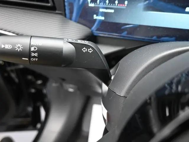 2025 Nissan Kicks SR FWD