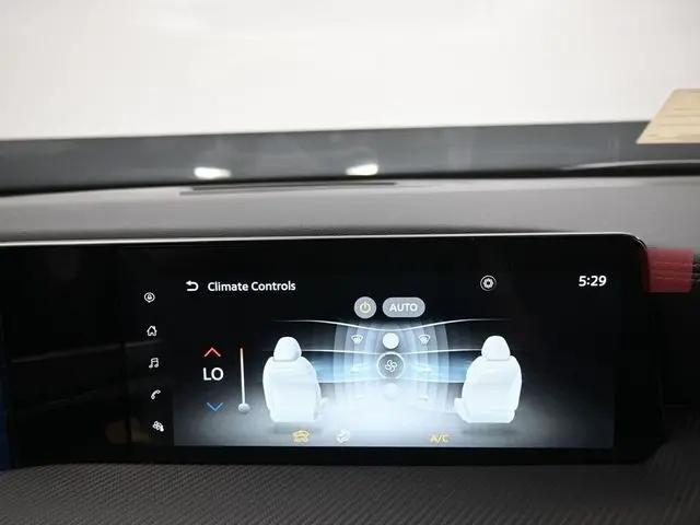 2025 Nissan Kicks SR FWD