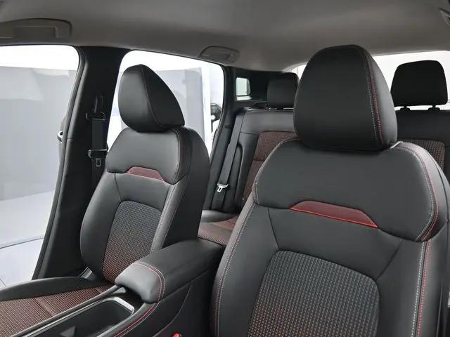 2025 Nissan Kicks SR FWD
