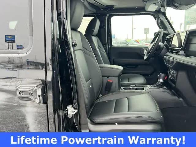 2026 Jeep Wrangler 4-Door Sahara 4x4