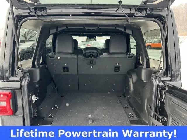 2026 Jeep Wrangler 4-Door Sahara 4x4