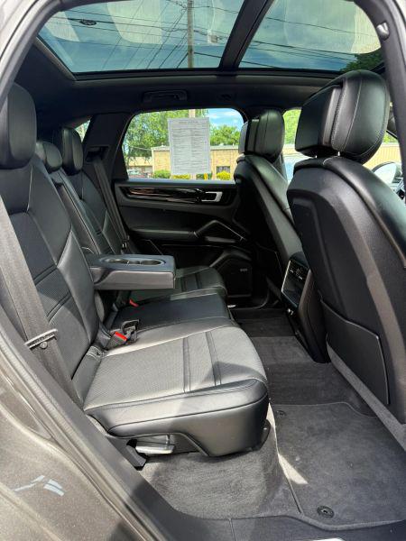 2021 Porsche Cayenne Base