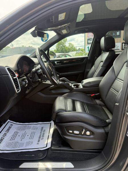 2021 Porsche Cayenne Base