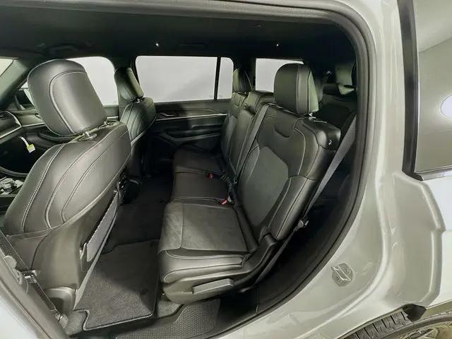 2026 Jeep Grand Cherokee L Altitude 4x4