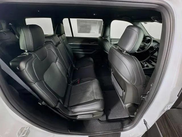 2026 Jeep Grand Cherokee L Altitude 4x4
