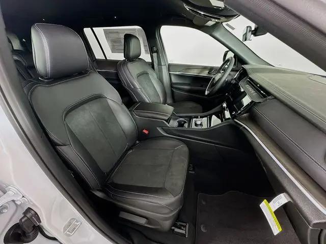 2026 Jeep Grand Cherokee L Altitude 4x4