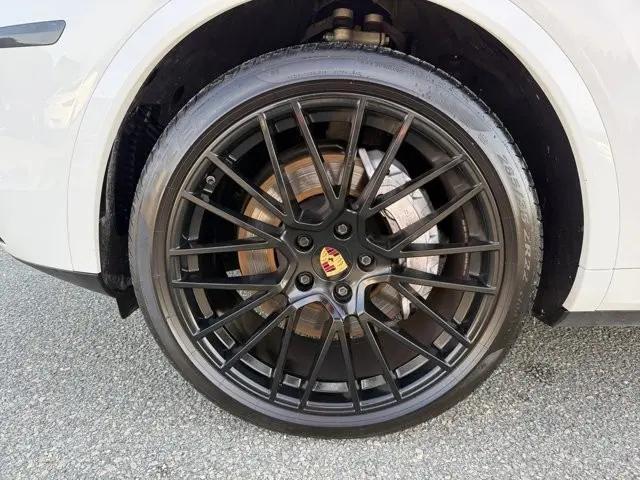 2023 Porsche Cayenne Platinum Edition