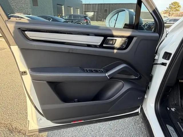 2023 Porsche Cayenne Platinum Edition