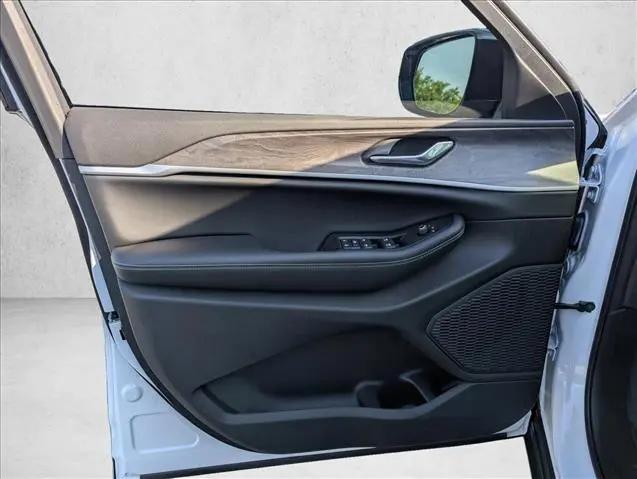 2026 Jeep Grand Cherokee L Altitude 4x2