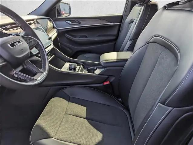 2026 Jeep Grand Cherokee L Altitude 4x2
