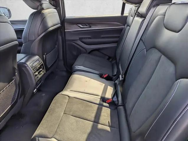 2026 Jeep Grand Cherokee L Altitude 4x2