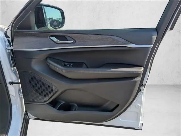 2026 Jeep Grand Cherokee L Altitude 4x2