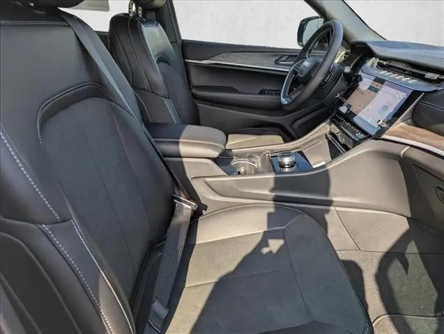 2026 Jeep Grand Cherokee L Altitude 4x2