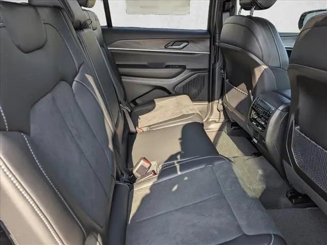 2026 Jeep Grand Cherokee L Altitude 4x2