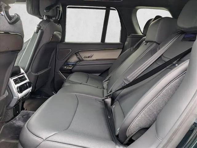 2026 Land Rover Range Rover P615 SV