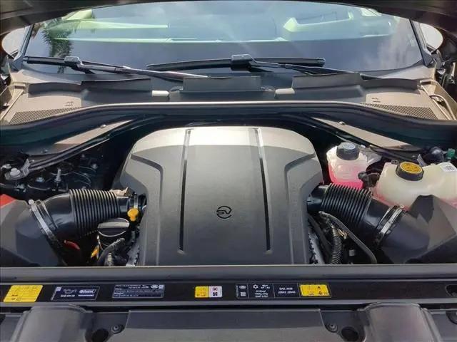 2026 Land Rover Range Rover P615 SV