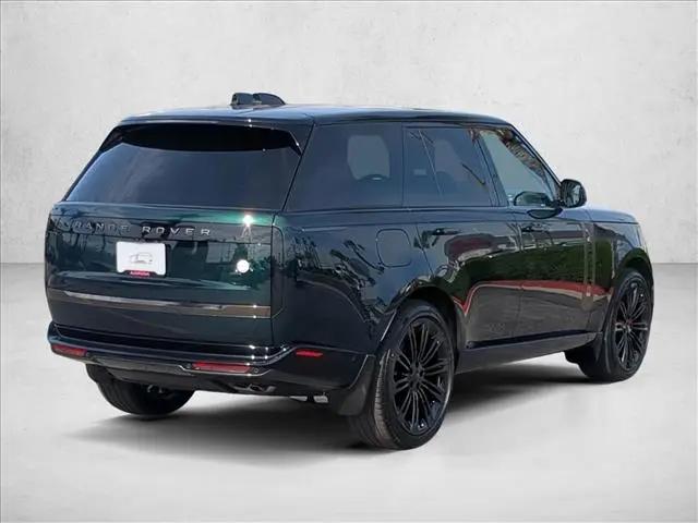 2026 Land Rover Range Rover P615 SV