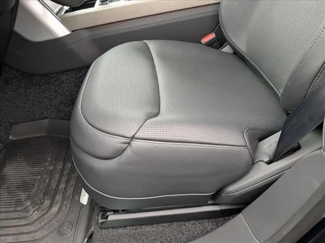 2026 Land Rover Range Rover P615 SV
