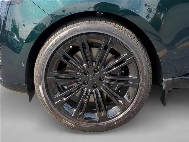 2026 Land Rover Range Rover P615 SV
