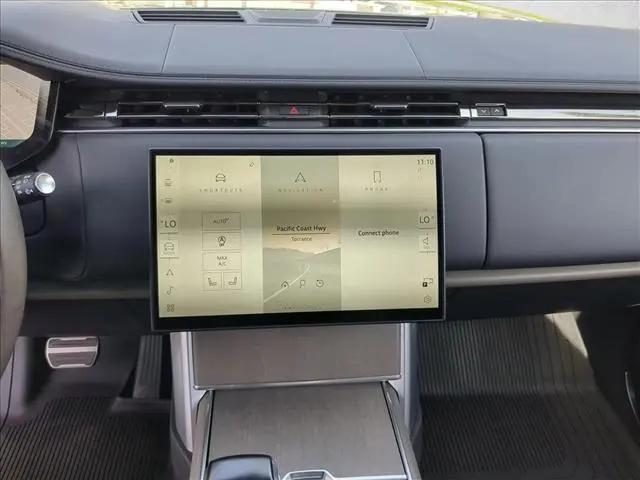 2026 Land Rover Range Rover P615 SV