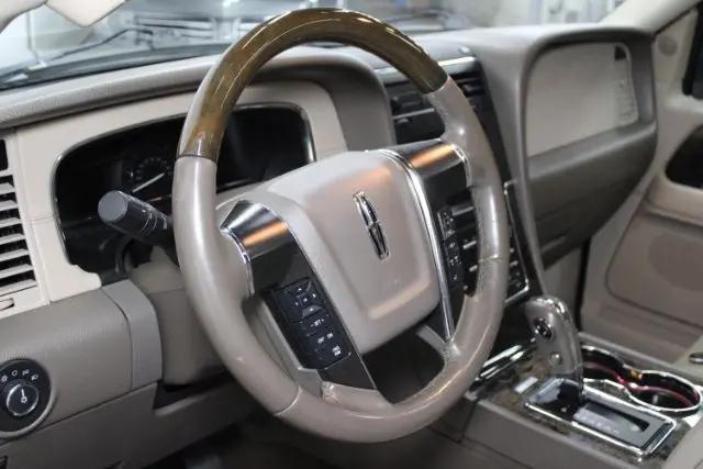 2015 Lincoln Navigator Standard