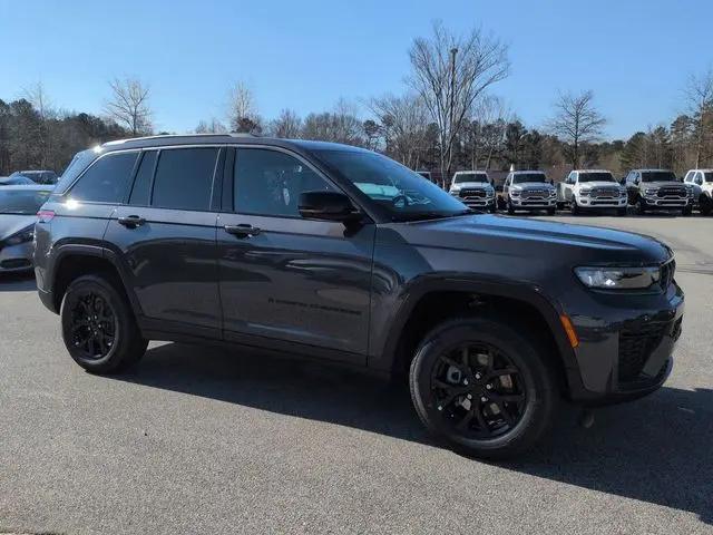 2026 Jeep Grand Cherokee Altitude 4x2