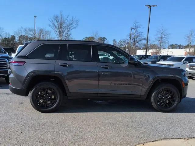 2026 Jeep Grand Cherokee Altitude 4x2