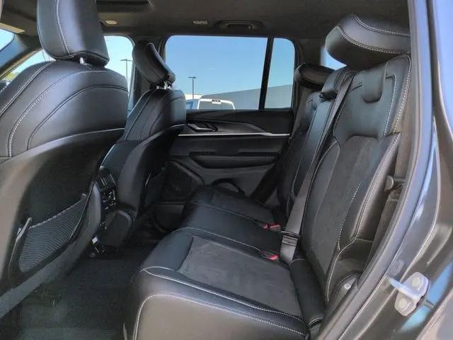 2026 Jeep Grand Cherokee Altitude 4x2