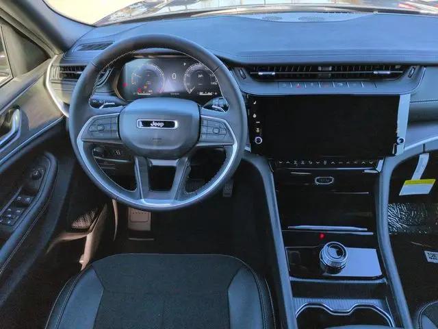 2026 Jeep Grand Cherokee Altitude 4x2