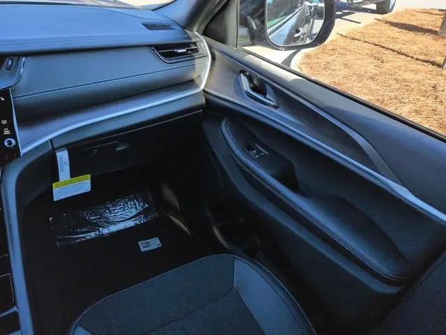2026 Jeep Grand Cherokee Altitude 4x2
