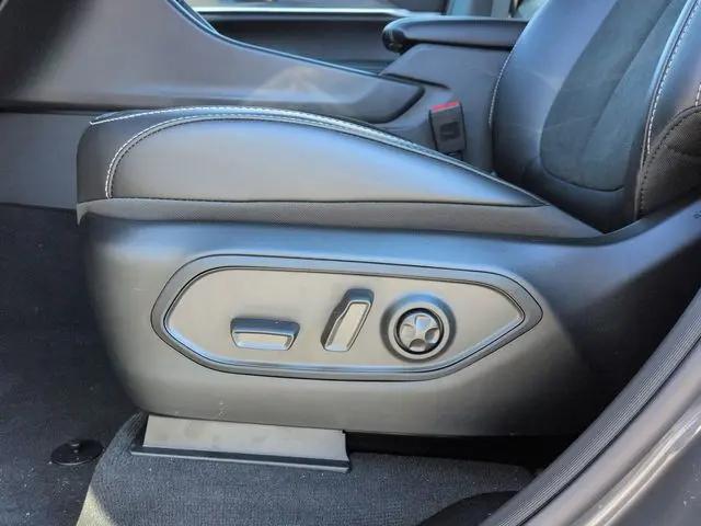 2026 Jeep Grand Cherokee Altitude 4x2
