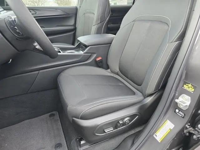 2026 Jeep Grand Cherokee L Altitude 4x4