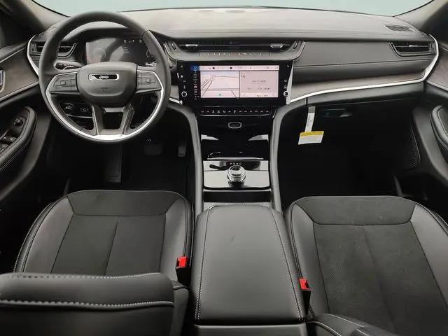 2026 Jeep Grand Cherokee Altitude 4x2